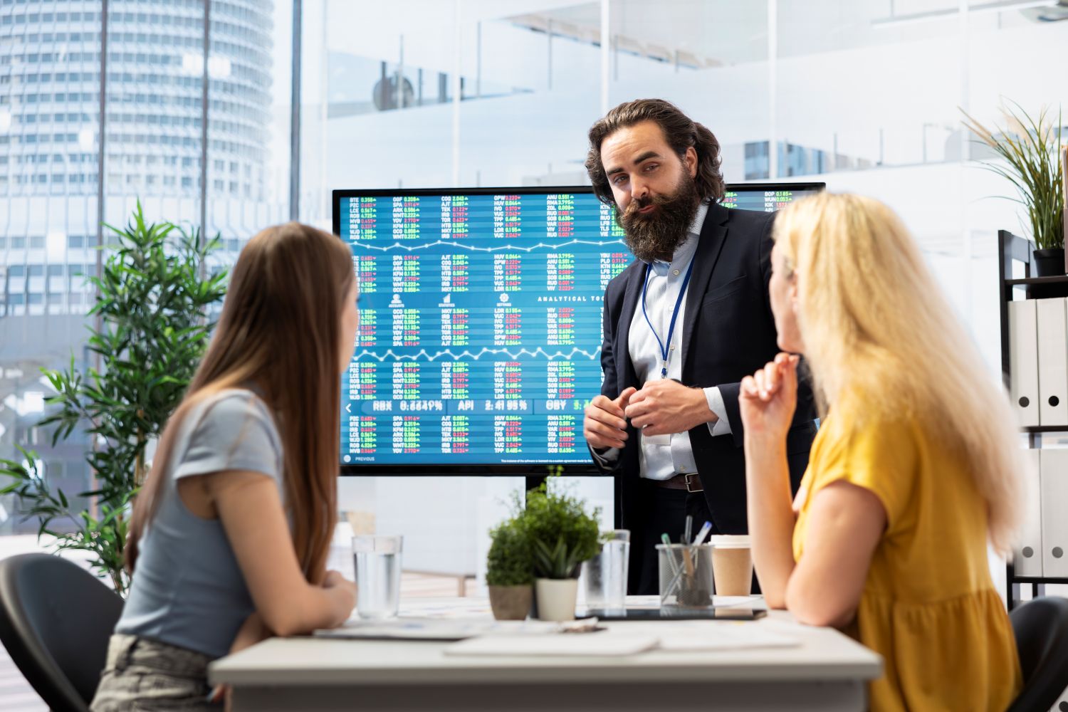 women learning CFD Stocks